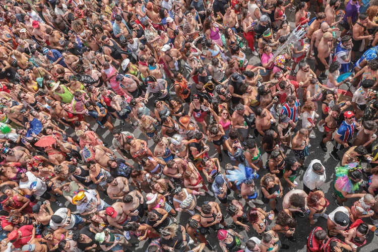 Carnaval 2026: veja dicas para evitar prejuízo com roubo de celular