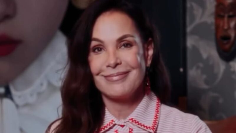 Carolina Ferraz se pronuncia e solta o verbo após afastamento da Record