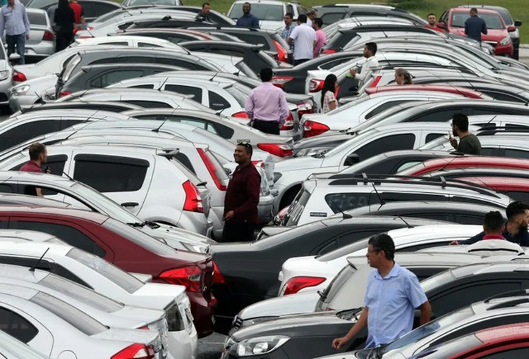 Carro alugado, crédito negado, nome sujo: o 'corre' do motorista de app para ter o próprio veículo