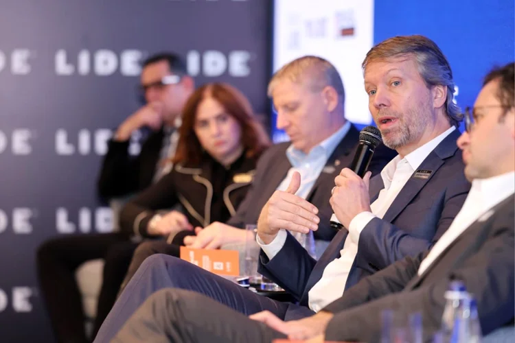 CEO da Latam vê 'bomba atômica' em reforma tributária que leva imposto a R$ 6 bi
