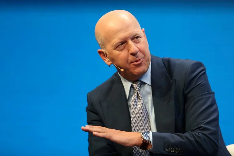 CEO do Goldman Sachs firma parceria com Anthropic para evitar que nova IA se torne um risco