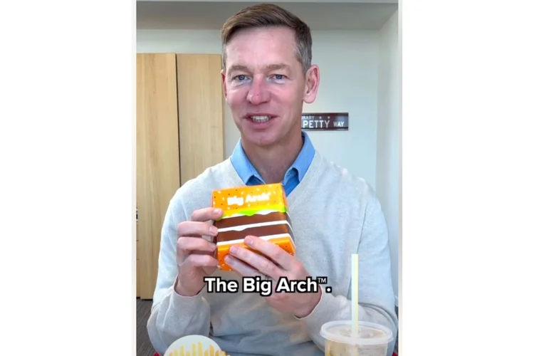 CEO do McDonald's chama novo hambúrguer de 'produto' e vídeo vira meme