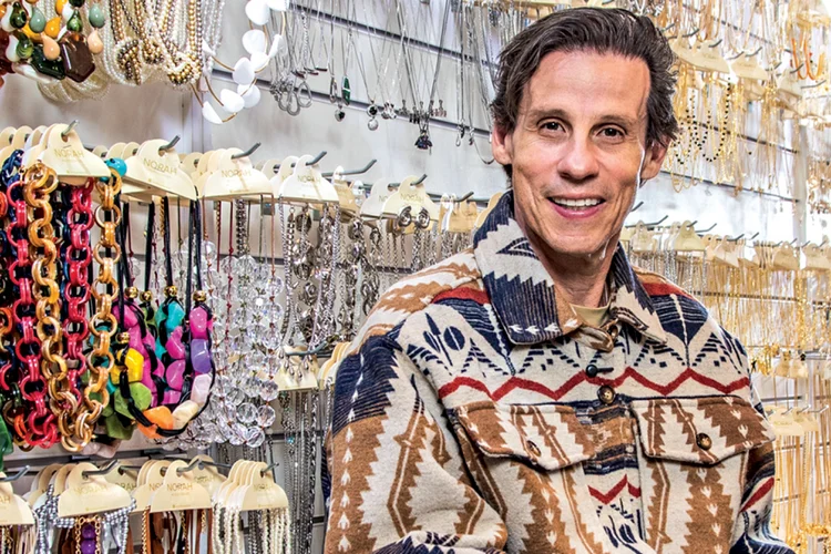 Chilli Beans tem 50 lojas na escala 5x2: 'O formato brilha os olhos da geração Z', diz Caito Maia