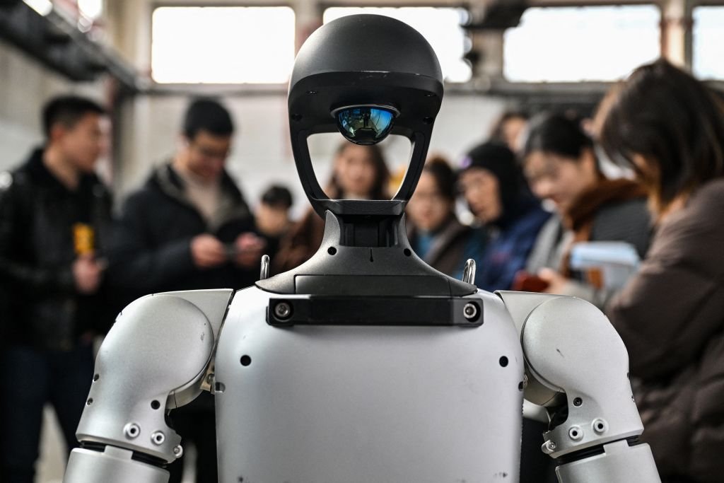 China domina cadeia de robôs humanoides, mas ainda precisa encontrar função para máquinas