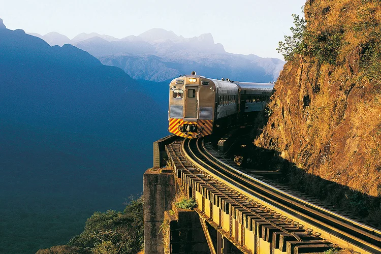 China leva ferrovia a uma das áreas mais difíceis do mundo