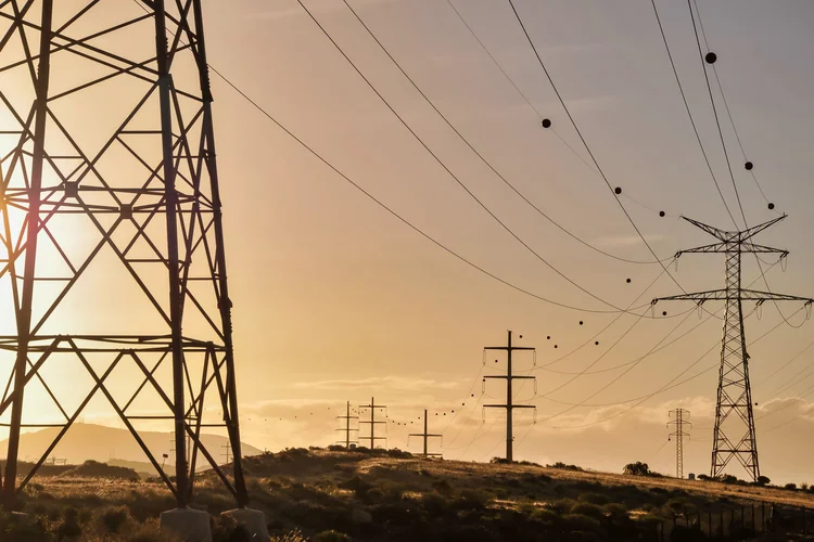China prevê investir mais de RMB 5 trilhões em novas redes elétricas até 2030