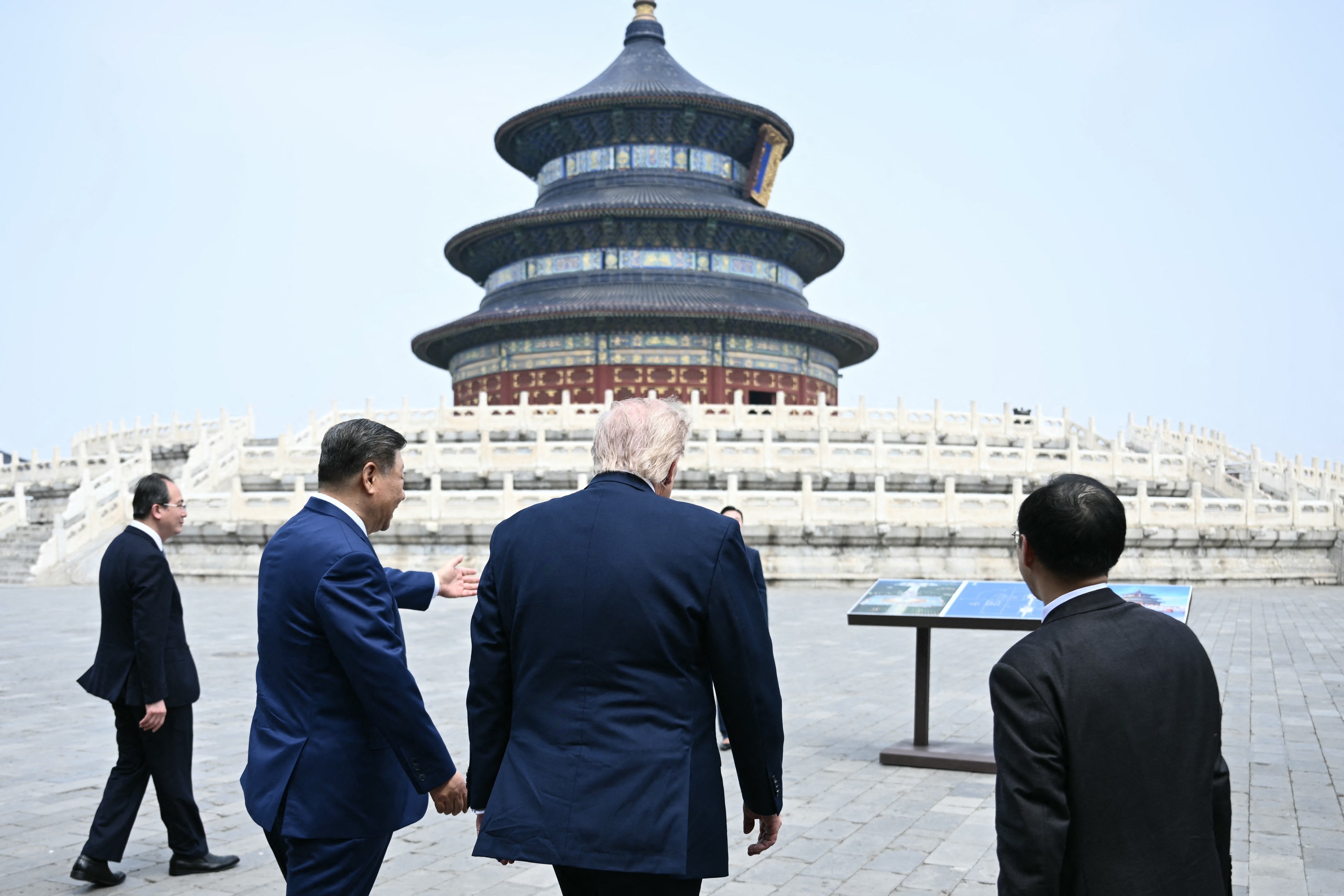 China reage aos EUA e impõe restrições a empresas americanas