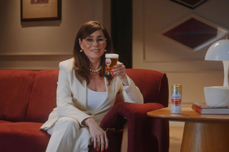 Christiane Torloni finalmente 'entra' no BBB 26 em campanha da Amstel