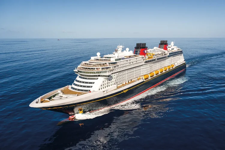 Cidades passam a banir anúncios ligados a combustíveis fóssseis