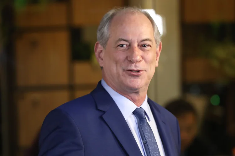 Ciro Gomes diz que decide até maio se disputa o Planalto ou o governo do Ceará