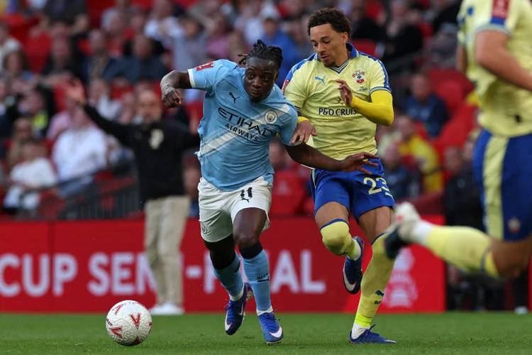 City vence Southampton com virada relâmpago e mantém sonho da tríplice coroa