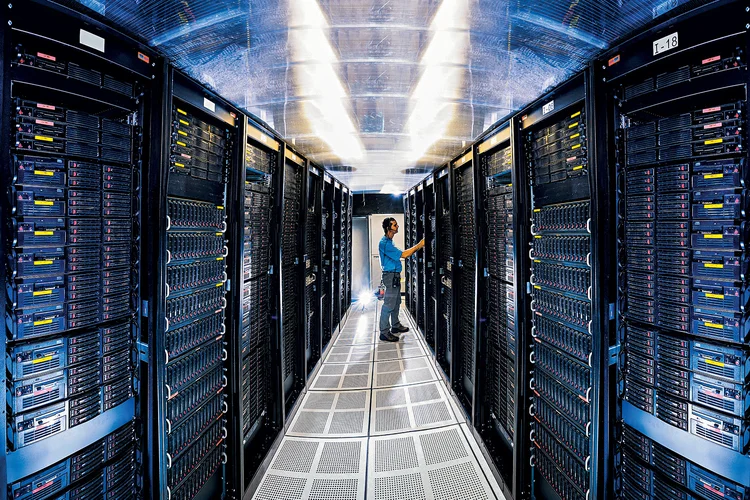 Classe média sofrerá efeito 'inédito' com IA, dizem vencedores do Nobel de Economia