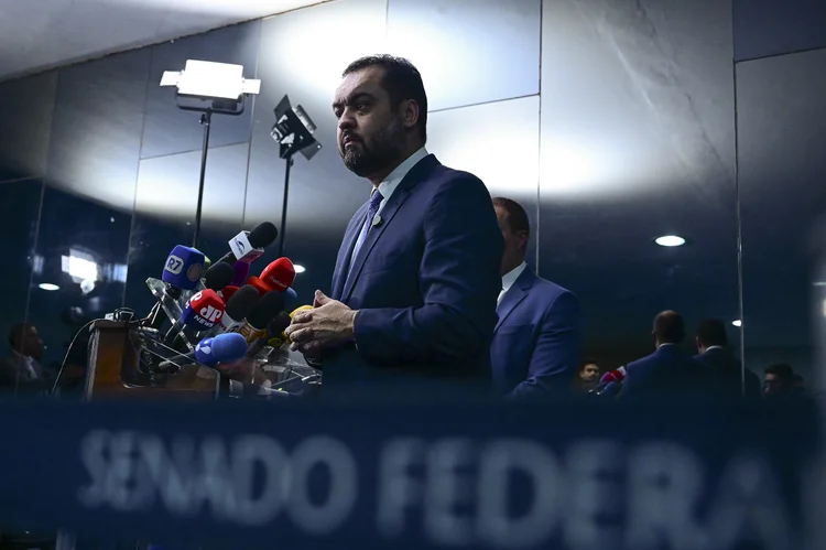 Cláudio Castro comunica ao PL desistência da disputa ao Senado do Rio