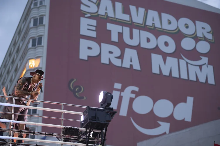 Com direito a show de Leo Santana, iFood leva o carnaval ao BBB 26 nesta sexta-feira