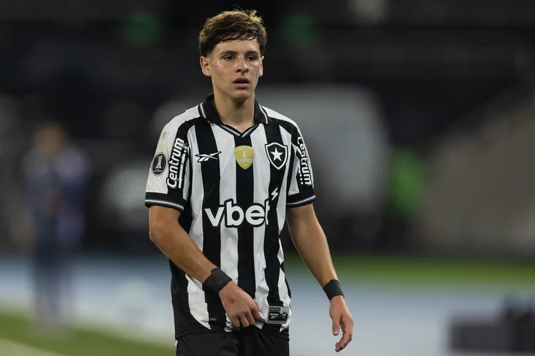 Com dívida bilionária, Botafogo busca vender Álvaro Montoro