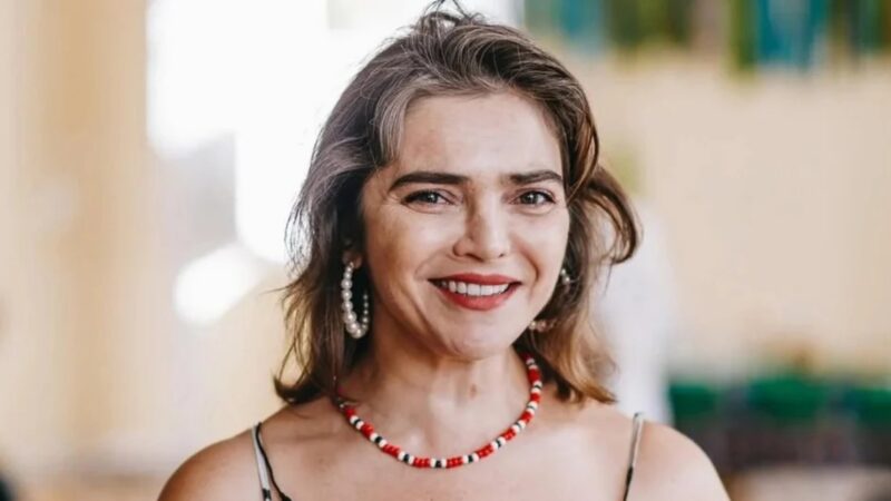 Com extenso currículo, atriz morre aos 49 anos após luta contra câncer no pâncreas