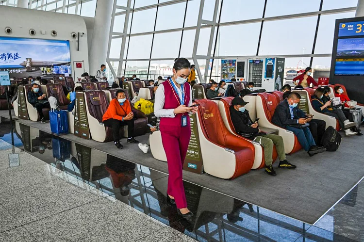 Com novas regras de visto, China ultrapassa 1 milhão de passageiros em tempo recorde