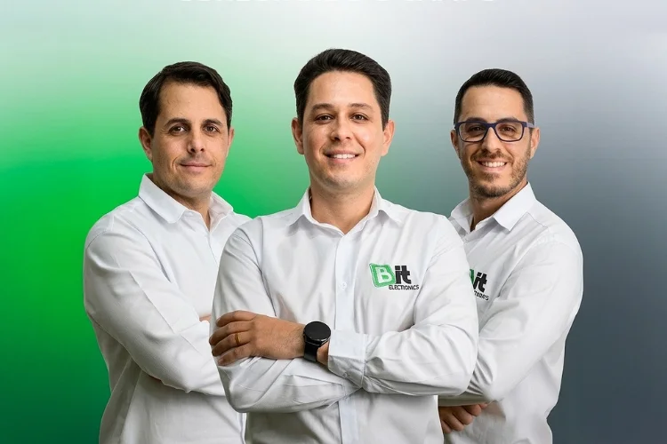 Com R$ 600, eles levaram internet à fazenda da família. Hoje atendem 2 mil clientes