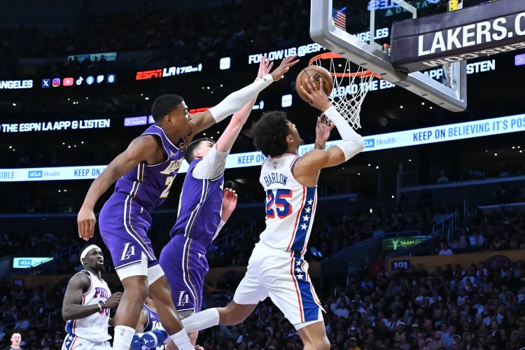 Com show de Reaves, Lakers superam saída de Doncic e vencem o Philadelphia 76ers