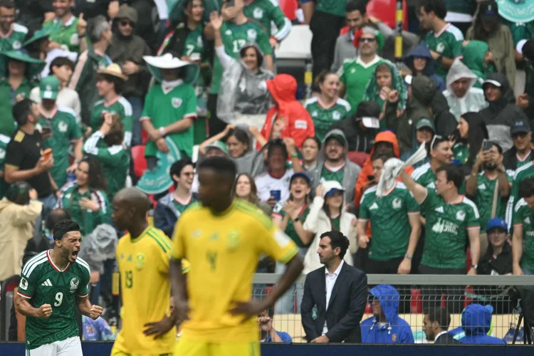 Com três expulsos, México x África do Sul entra para a história das Copas