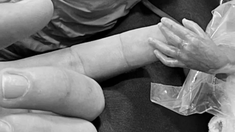 Comediante revelou que perdeu o segundo filho e quase foi morto por um choque em sauna