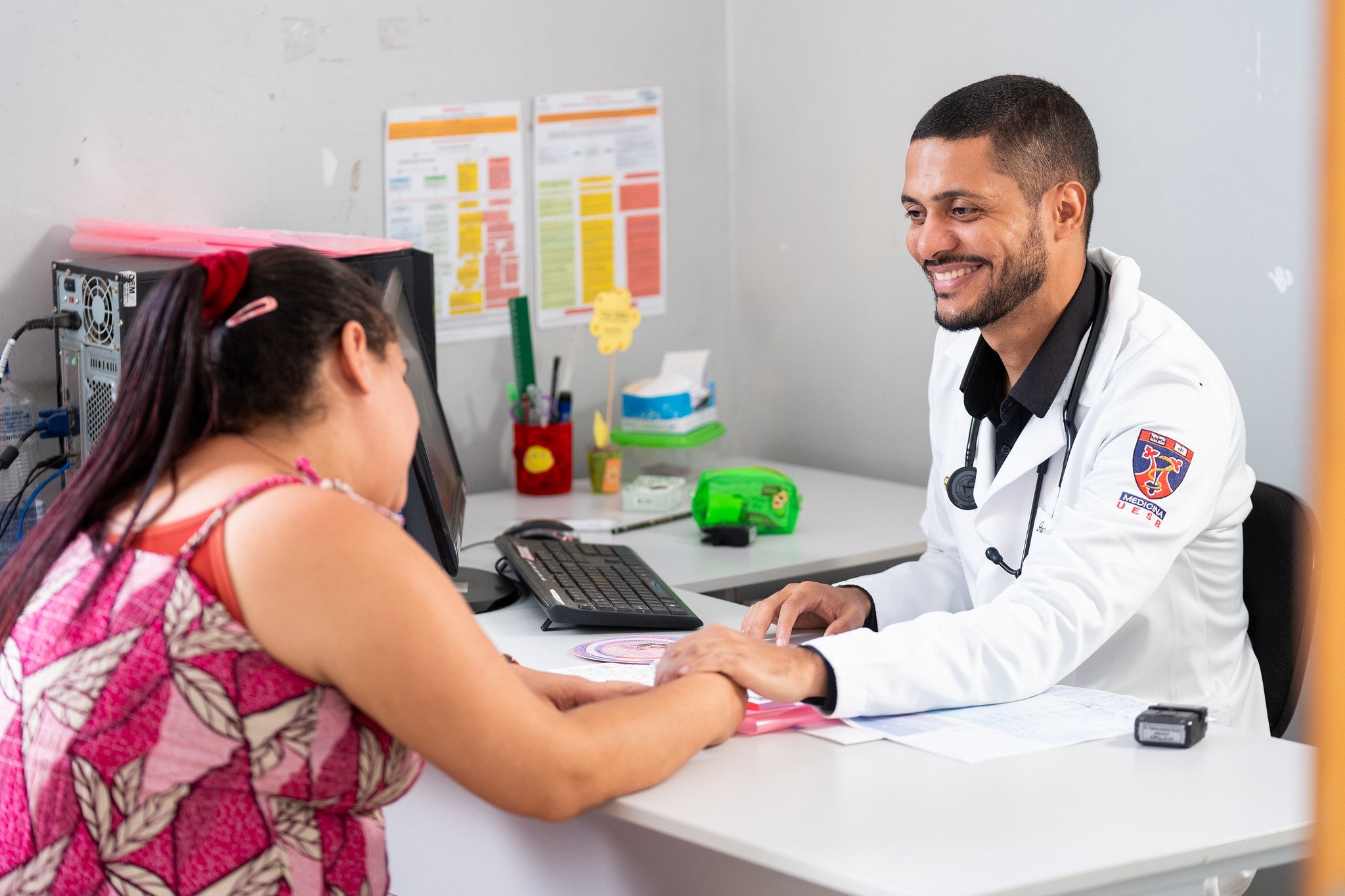 Comissão do Senado aprova piso de médicos e dentistas em nove salários mínimos; veja o que muda