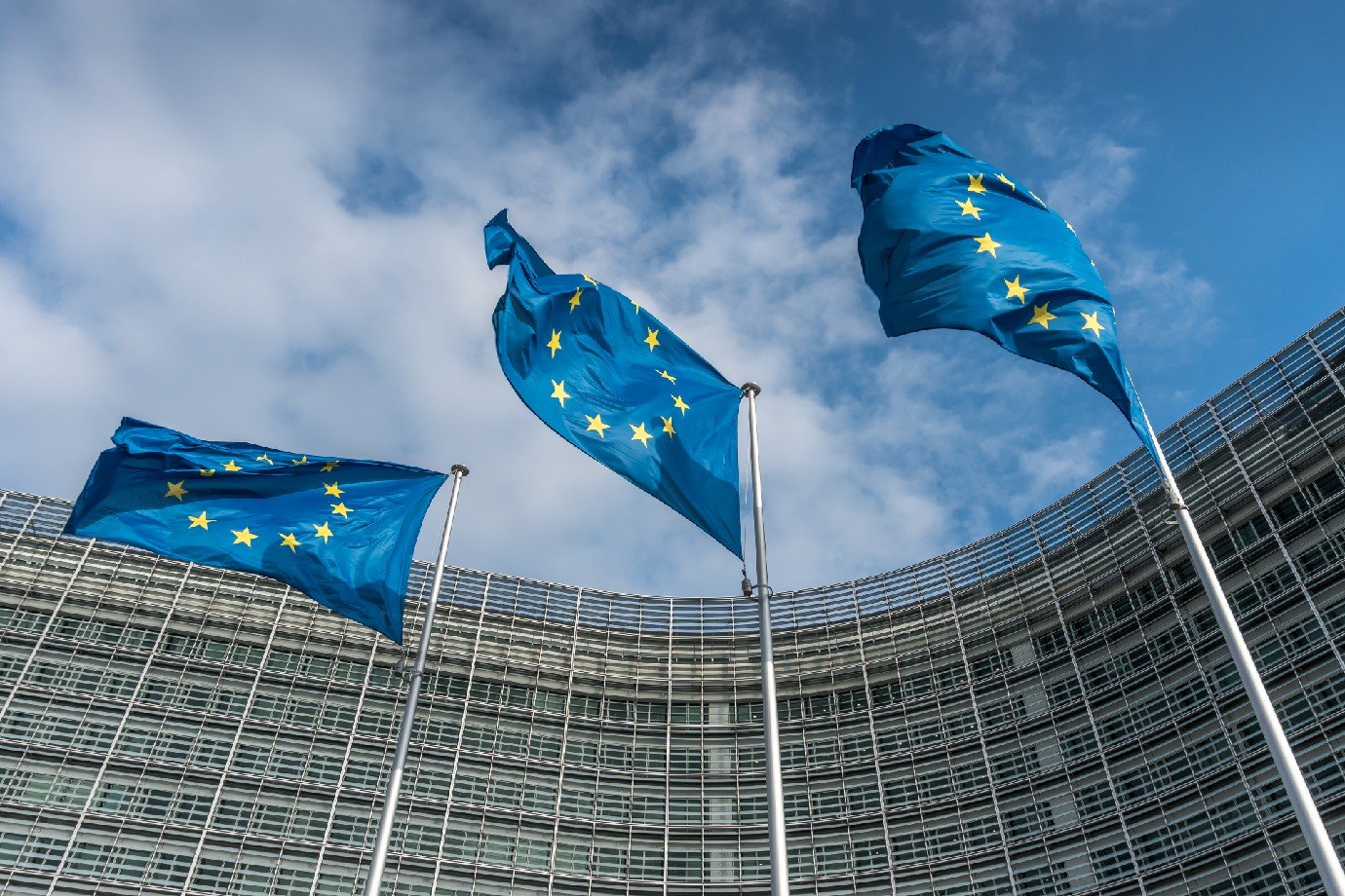 Comissão Europeia reduz projeção de PIB e vê inflação de 3% em 2026