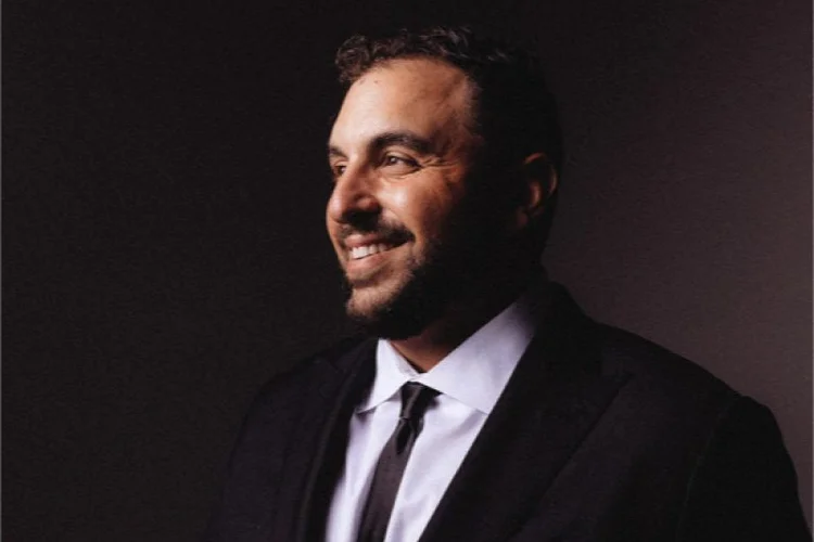 Como a renda extra deste pai virou US$ 80 milhões ao ano com laptop e internet