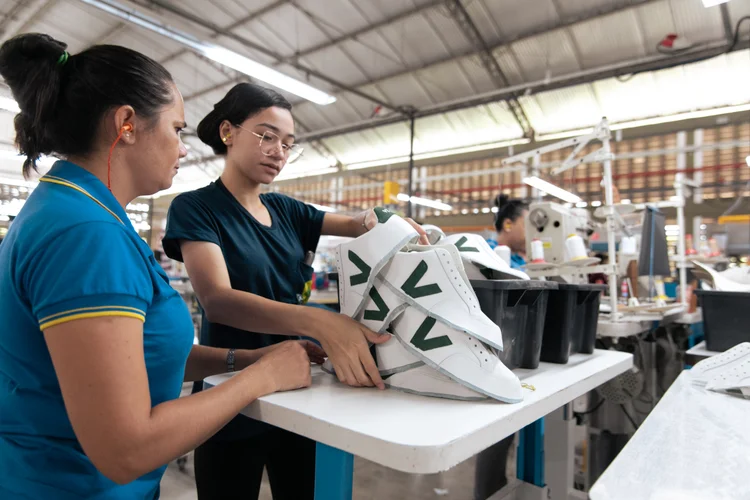 Como a Veja construiu uma cadeia 100% brasileira para fazer tênis e faturar R$ 1,79 bilhão