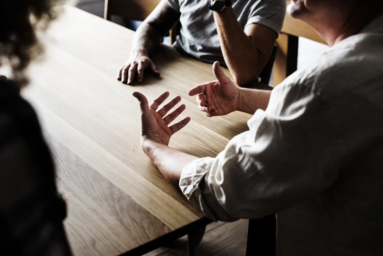 Como conversas difíceis viraram vantagem para profissionais influentes