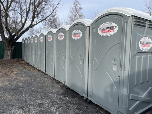 Como ele fatura US$ 4,3 milhões por ano com uma empresa de banheiros químicos?