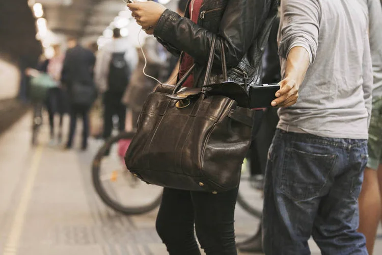 Como evitar que criminosos acessem apps de bancos após roubo do celular