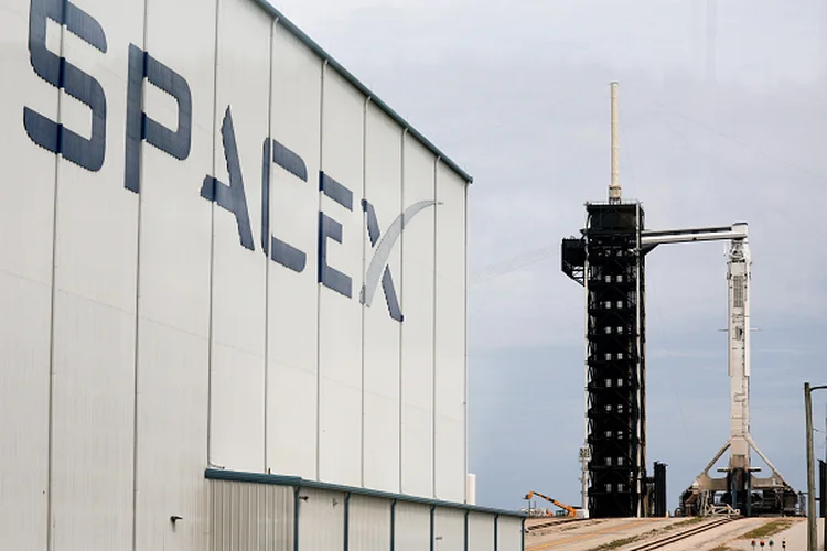 Como investir na SpaceX 24h por dia? Confira 4 opções e descubra a melhor