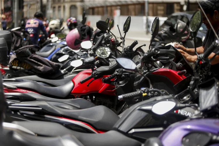 Como pedir financiamento de moto para entregadores no programa do governo?