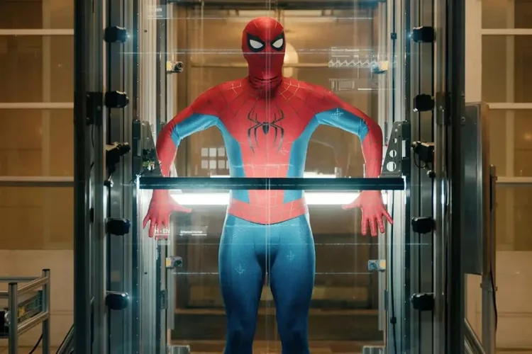 Como será o novo uniforme do Homem-Aranha? Diretor mostra detalhes