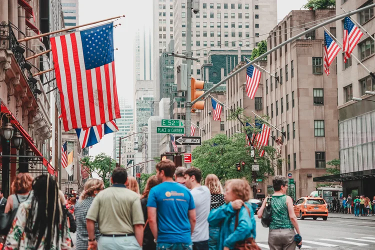 Como um garoto pobre de Nova York virou magnata do setor imobiliário e acumulou fortuna de US$ 2 bi