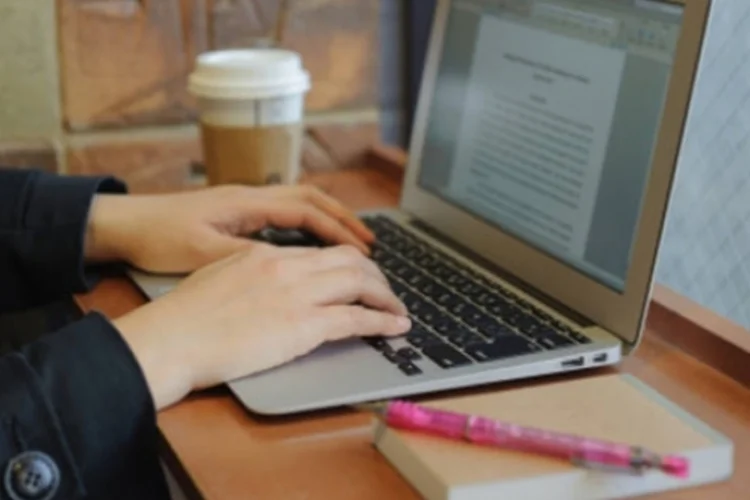 Como usar IA para escrever textos mais rápidos (e melhores)