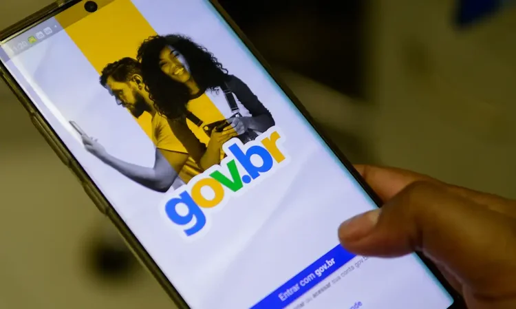 Como usar o celular para assinar documentos com validade jurídica no Brasil