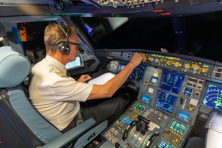 Companhia usa IA para criar avisos do piloto em várias línguas na Turquia