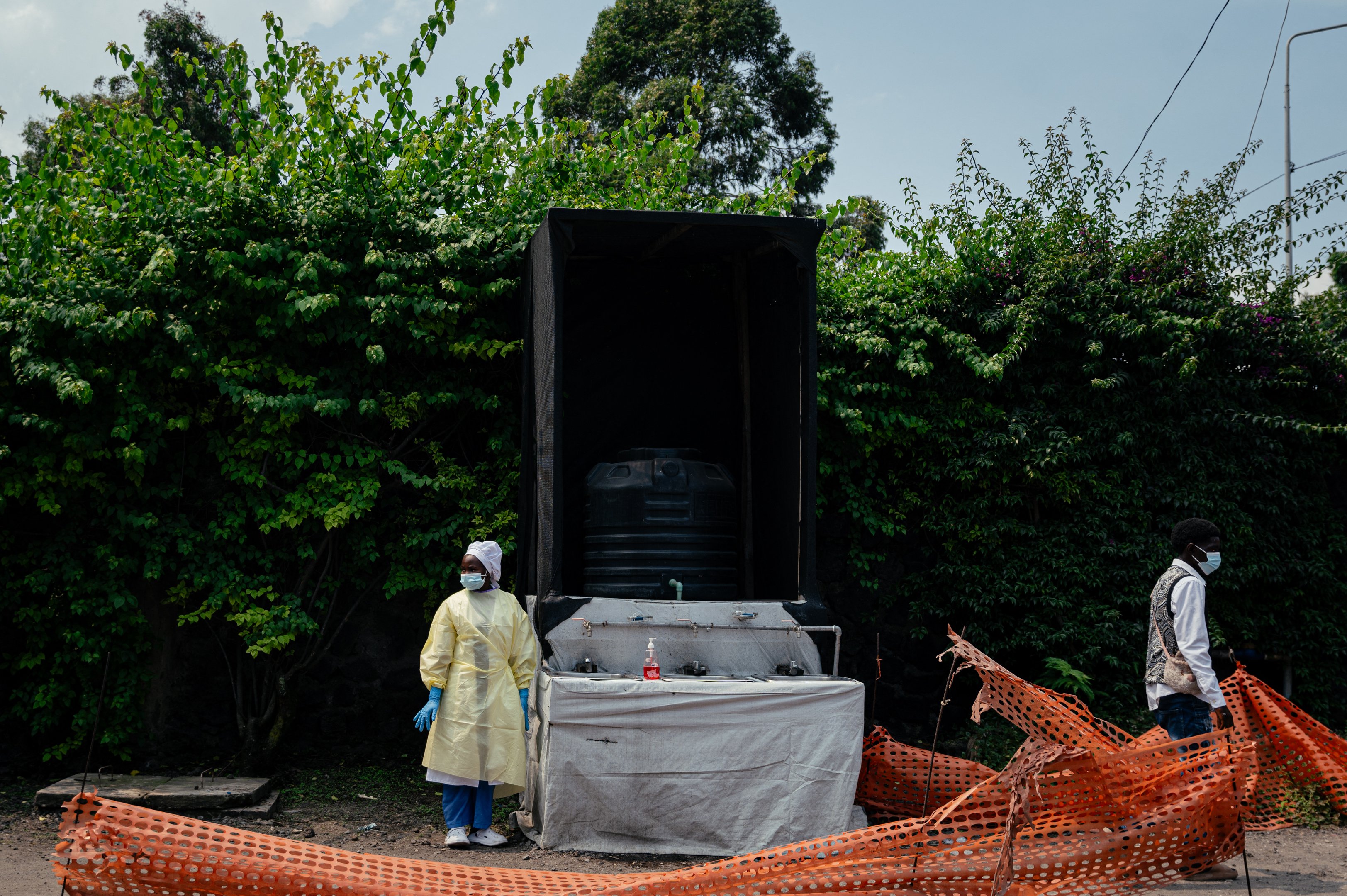 Congo ultrapassa 900 casos suspeitos ou confirmados de ebola, diz OMS