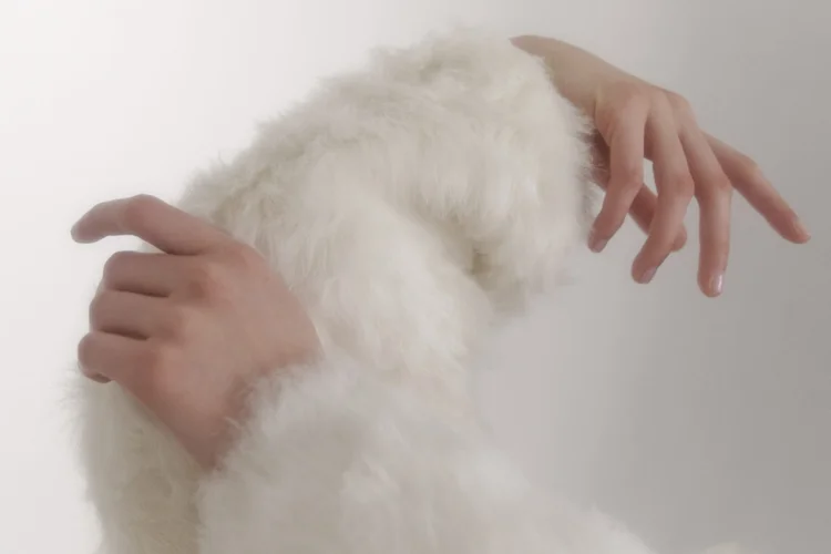 Conheça a marca que está reinventando os casacos de pele