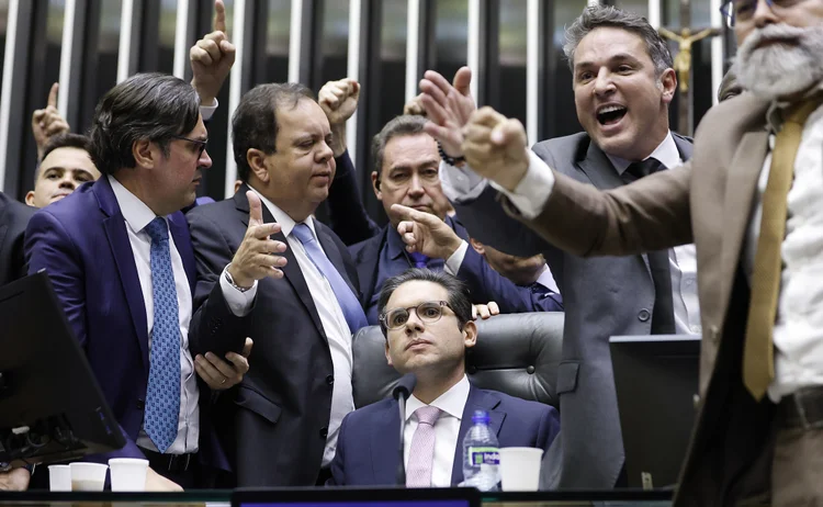 Conselho de Ética vota suspensão de três deputados por protesto no plenário