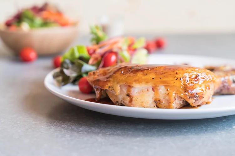 Consumidor come seis vezes mais frango que na década de 60 — e o clima paga a conta