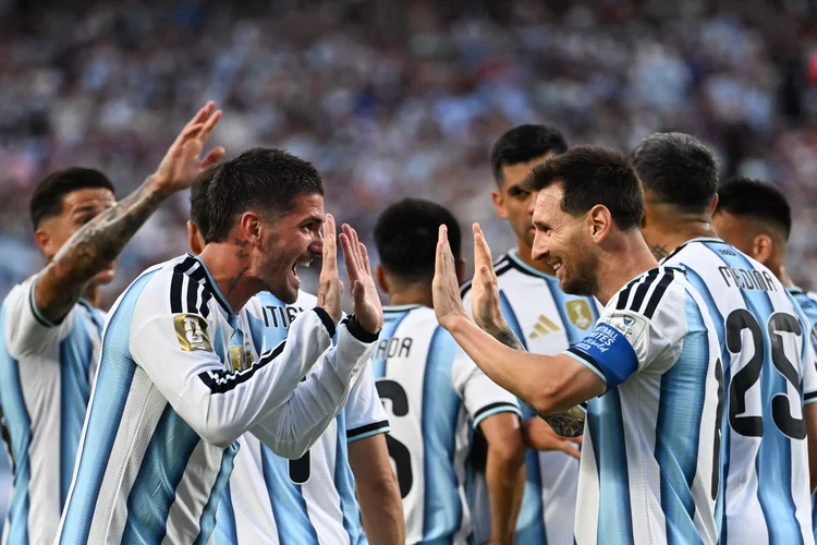 Copa do Mundo tem dia histórico com Messi, Mbappé e Haaland