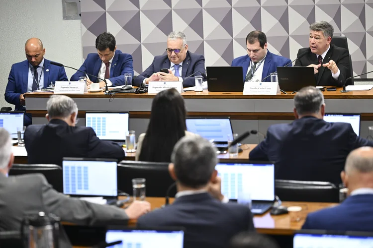 CPI do INSS deve ser prorrogada por 60 dias; relatório poupa Lula e Bolsonaro