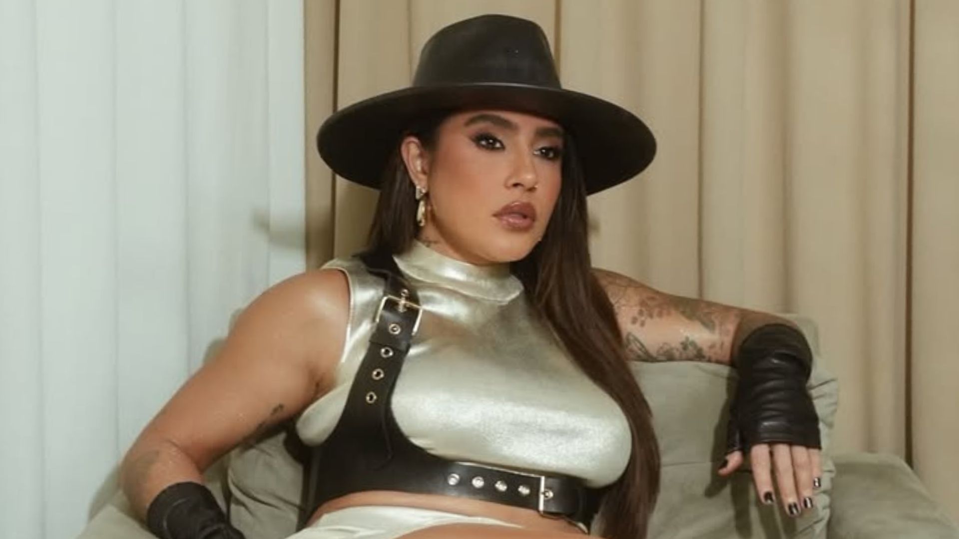 Cresceu! Lauana Prado curte dia de praia exibindo barrigão de 5 meses