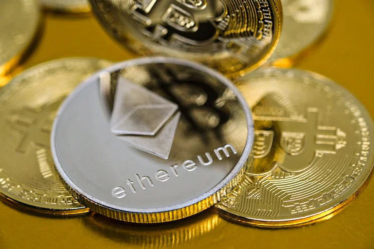 Criptomoedas engatam 3º dia de queda em meio a ataque dos EUA a portos do Irã