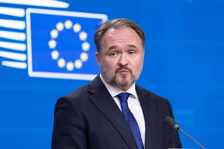 Crise energética na Europa: Comissão Europeia sugere reduzir metas de estoque de gás