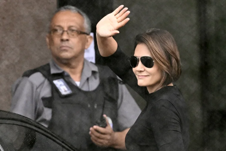 Crise entre Michelle e Flávio preocupa por voto feminino e aliados pregam união