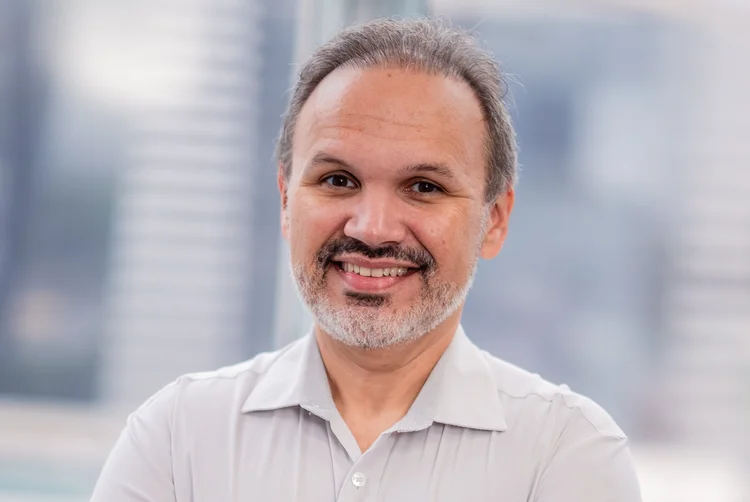 Da base ao topo global: como essa empresa centenária usa IA para exportar talentos do Brasil